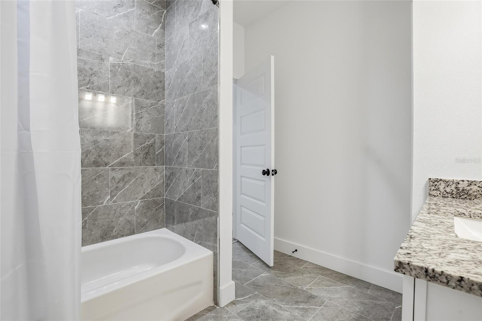 Image 20 of 27 For 3208 Deleuil Avenue