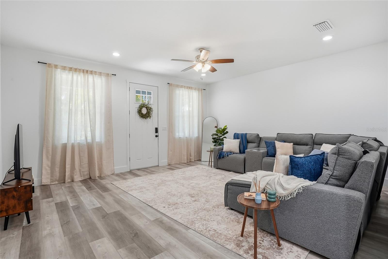 Image 3 of 27 For 3208 Deleuil Avenue