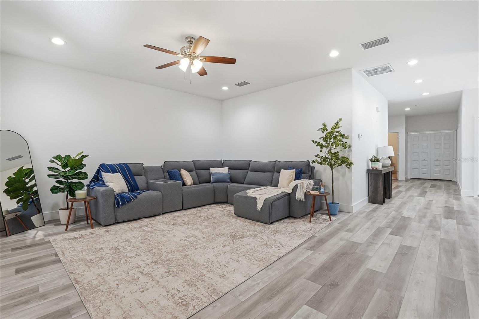 Image 4 of 27 For 3208 Deleuil Avenue