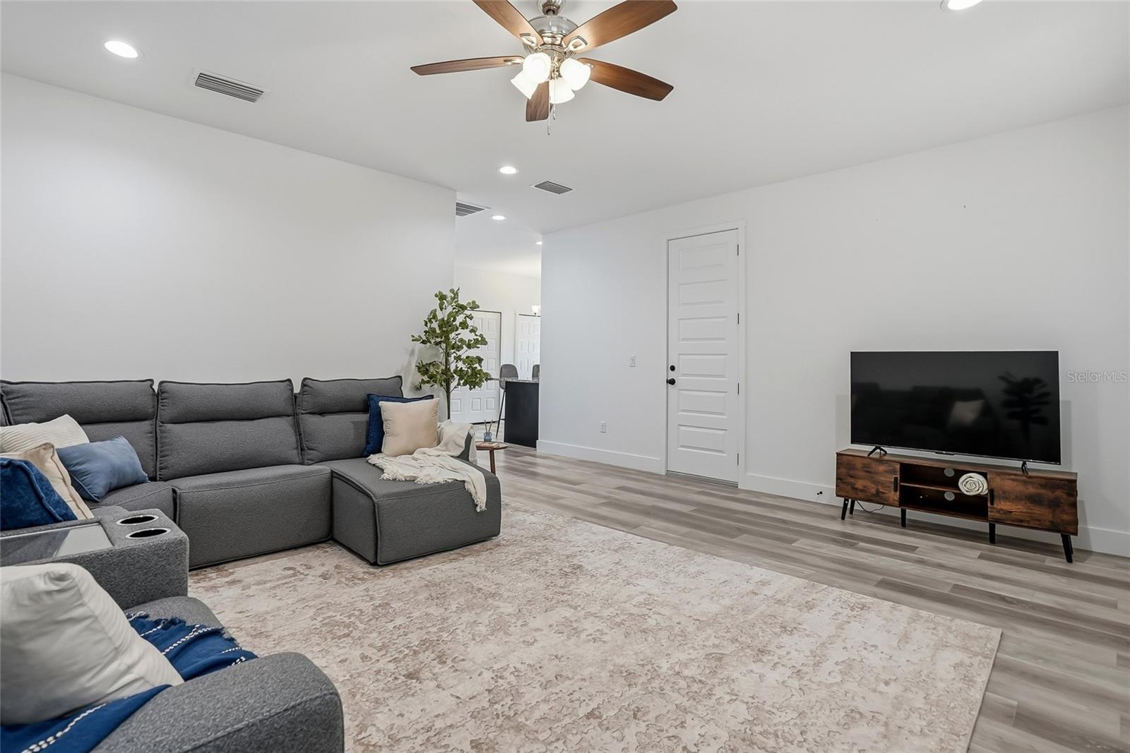 Image 5 of 27 For 3208 Deleuil Avenue