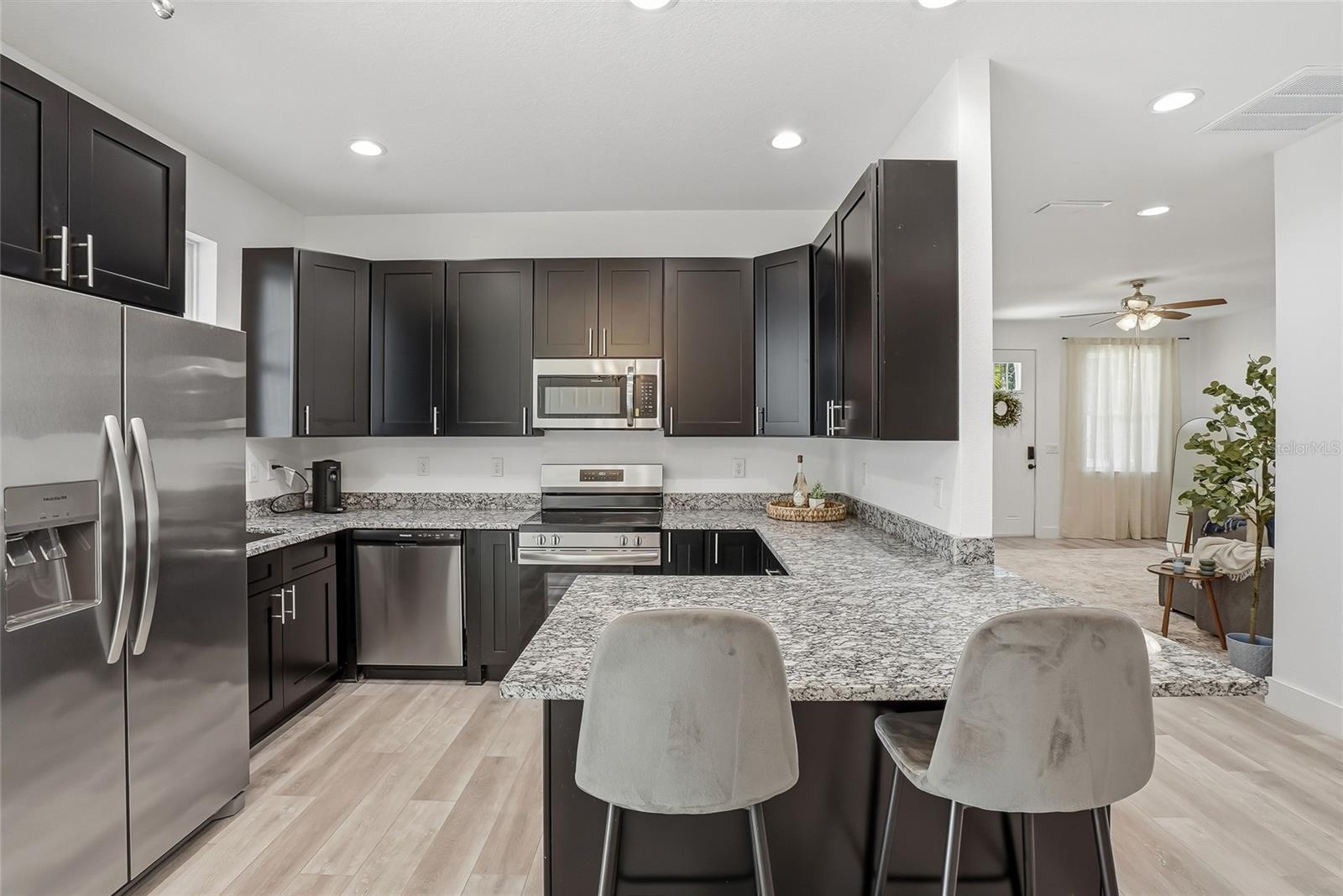 Image 7 of 27 For 3208 Deleuil Avenue