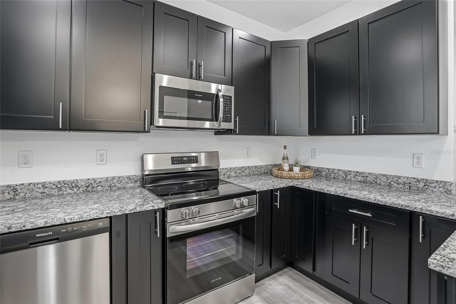 Image 8 of 27 For 3208 Deleuil Avenue