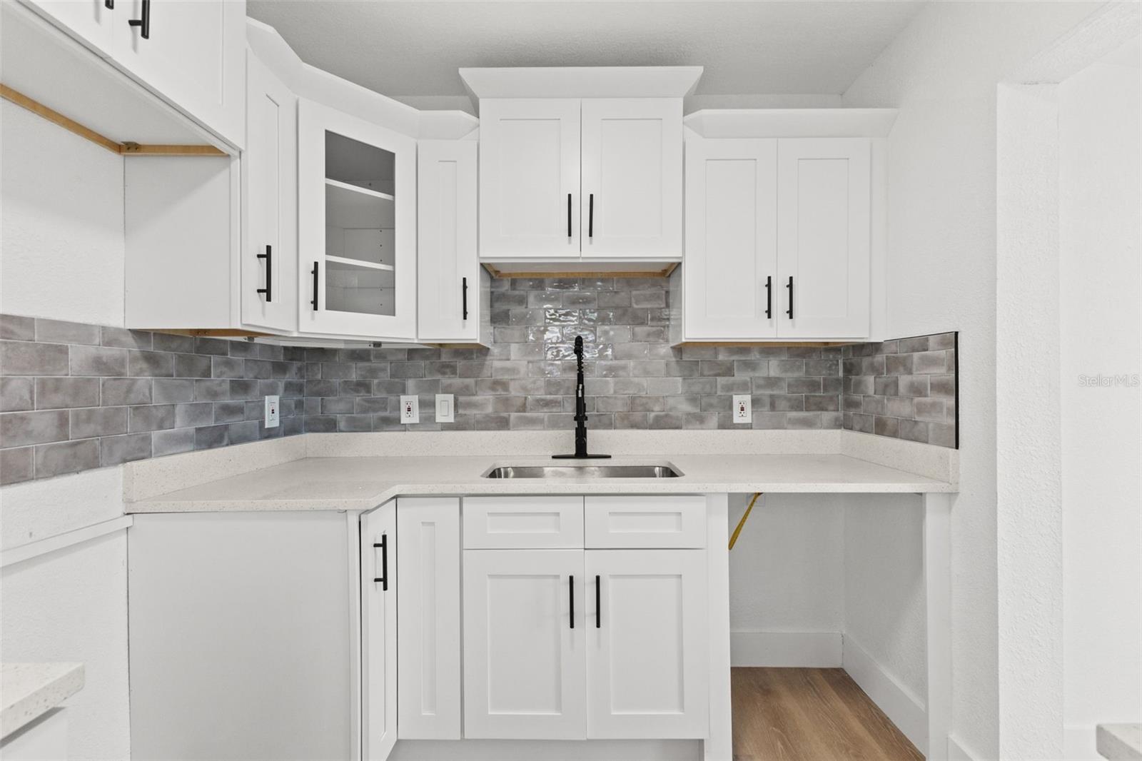 Image 10 of 35 For 2008 Oakwood Avenue