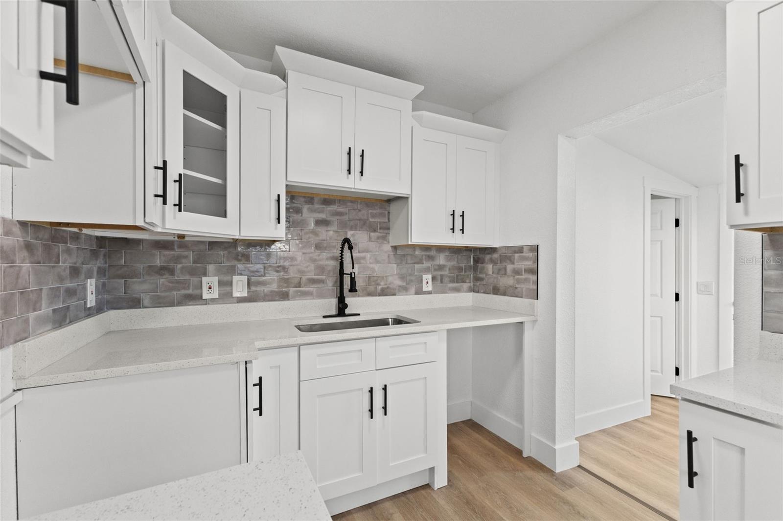 Image 12 of 35 For 2008 Oakwood Avenue