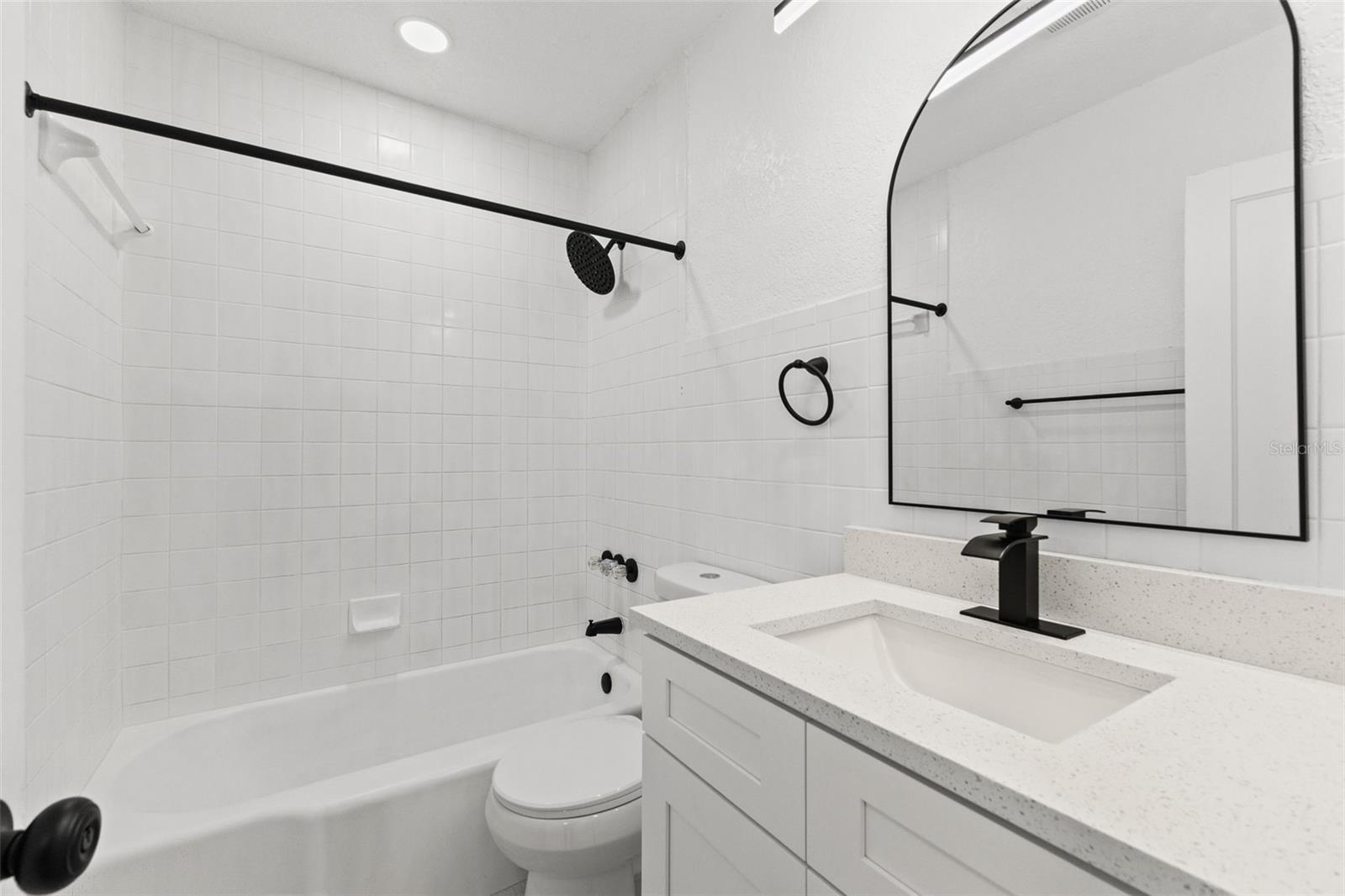 Image 15 of 35 For 2008 Oakwood Avenue