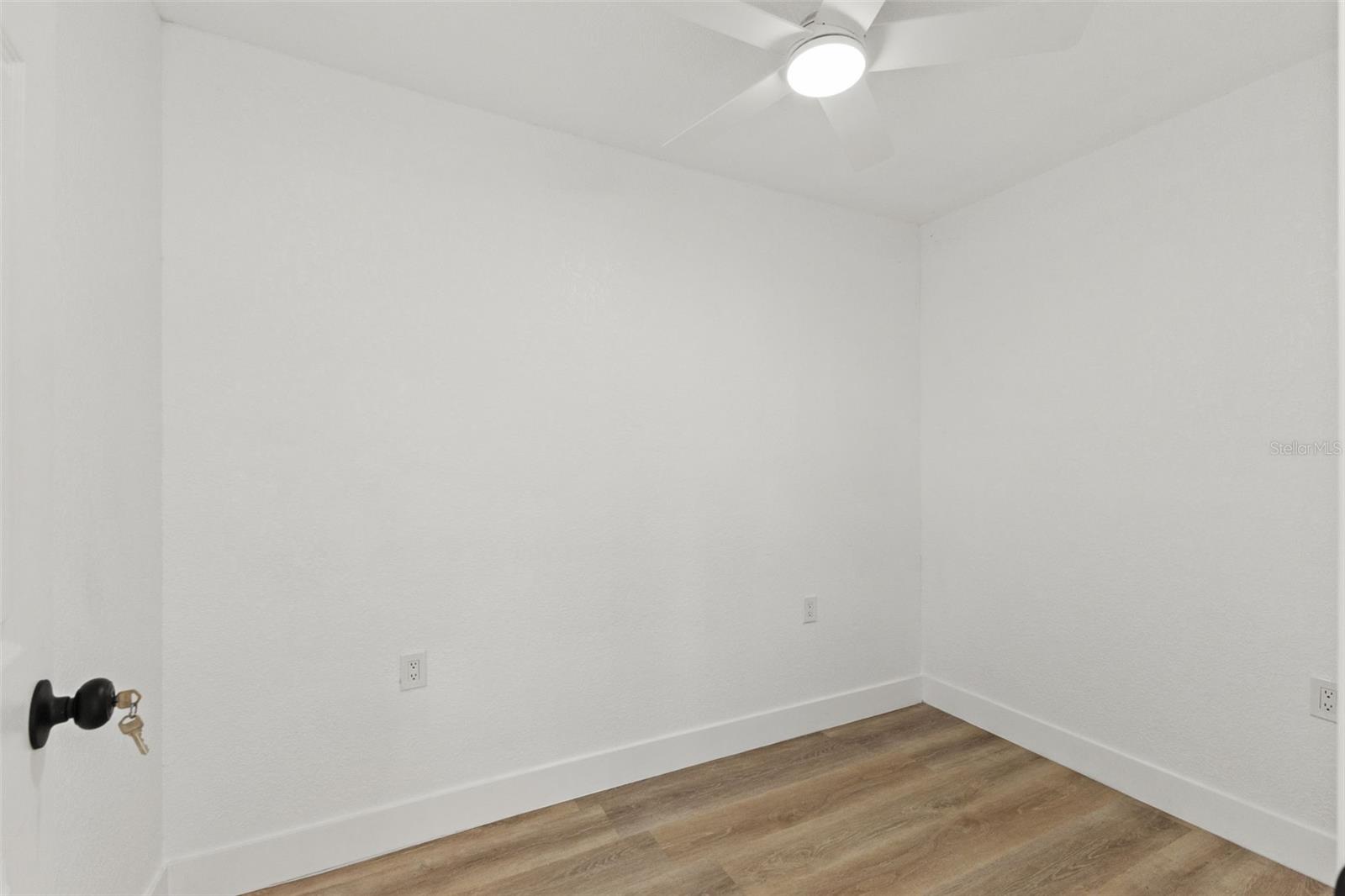 Image 16 of 35 For 2008 Oakwood Avenue