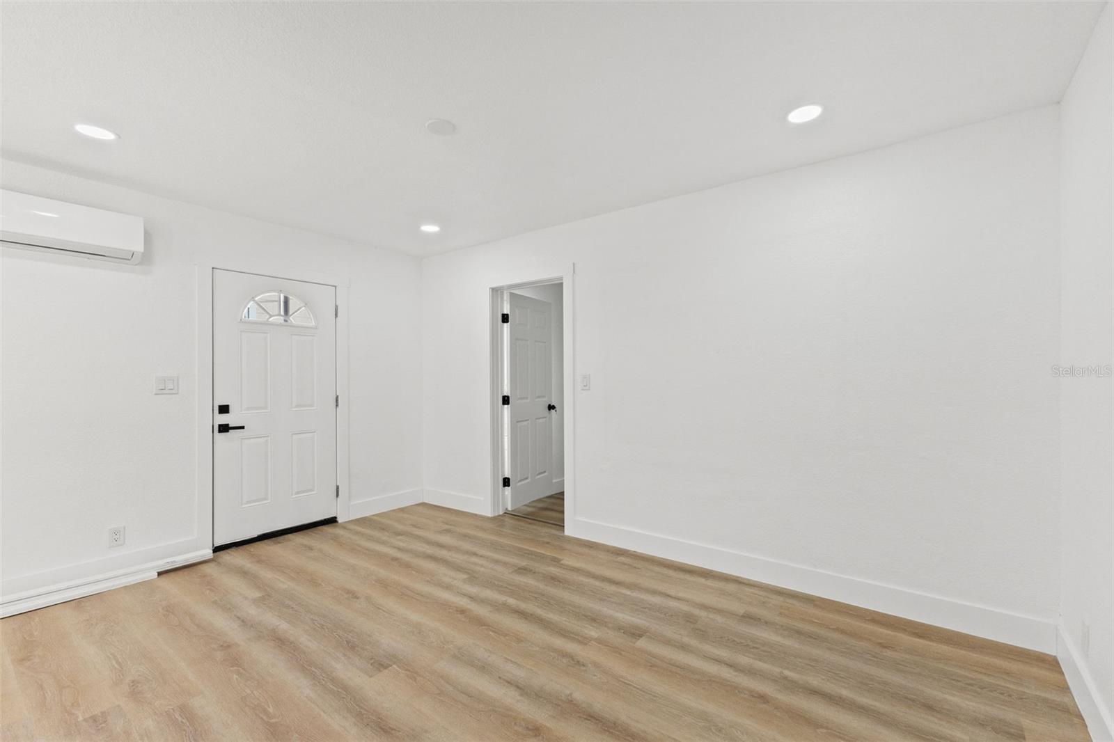 Image 18 of 35 For 2008 Oakwood Avenue