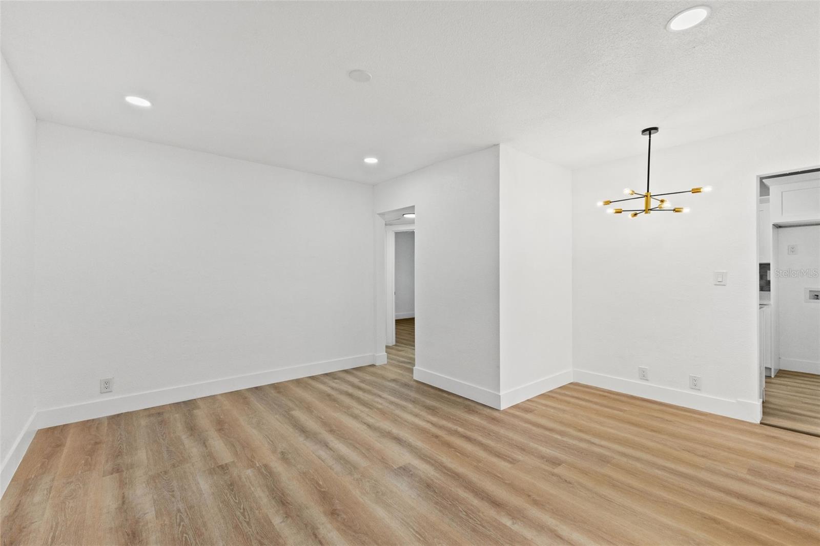 Image 20 of 35 For 2008 Oakwood Avenue