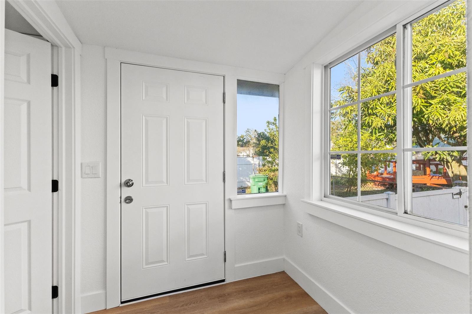 Image 23 of 35 For 2008 Oakwood Avenue