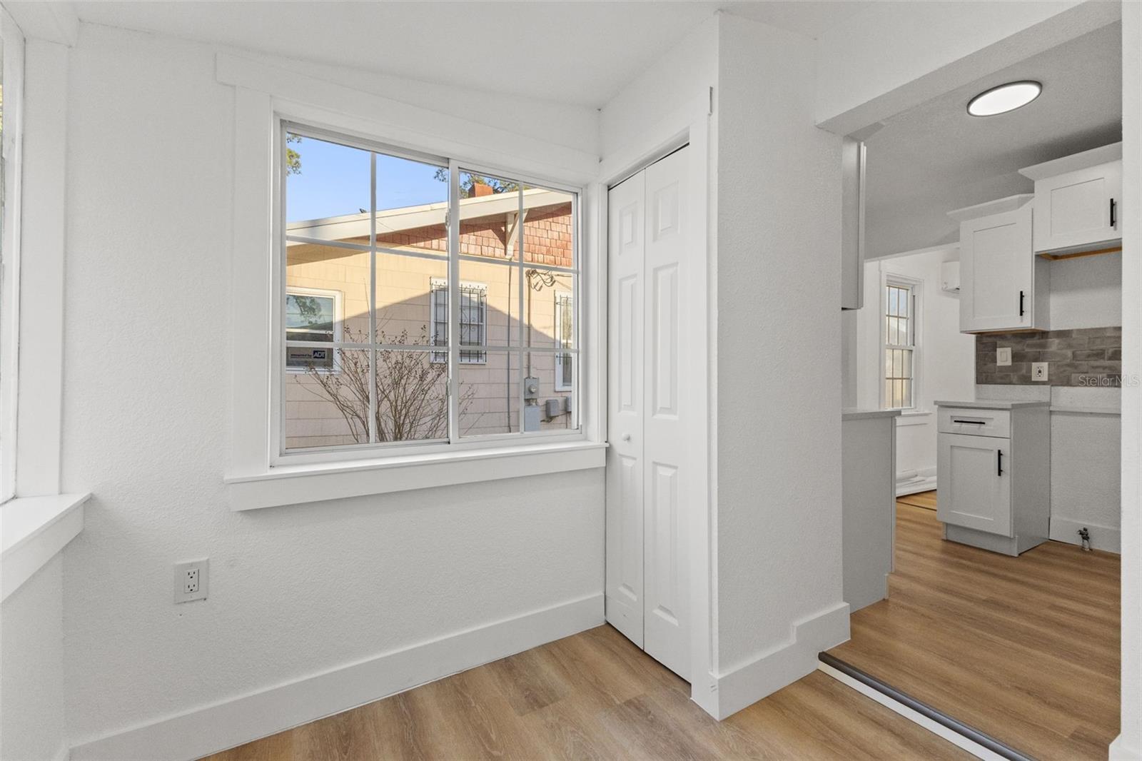 Image 24 of 35 For 2008 Oakwood Avenue