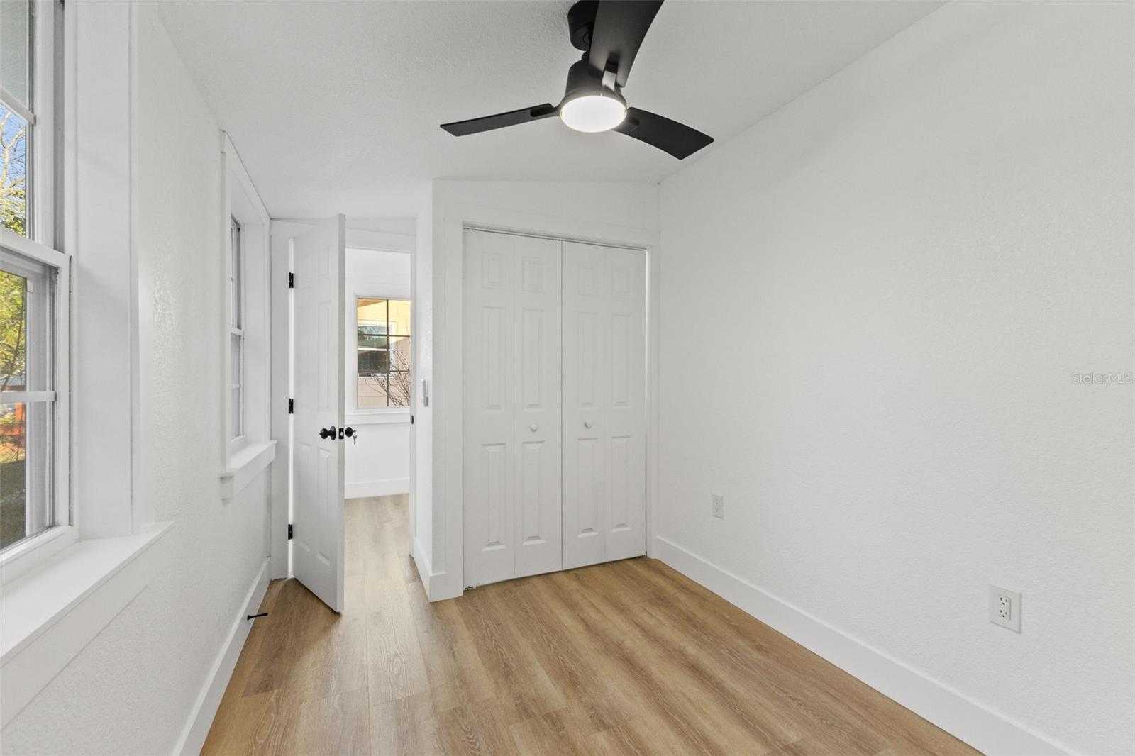 Image 26 of 35 For 2008 Oakwood Avenue