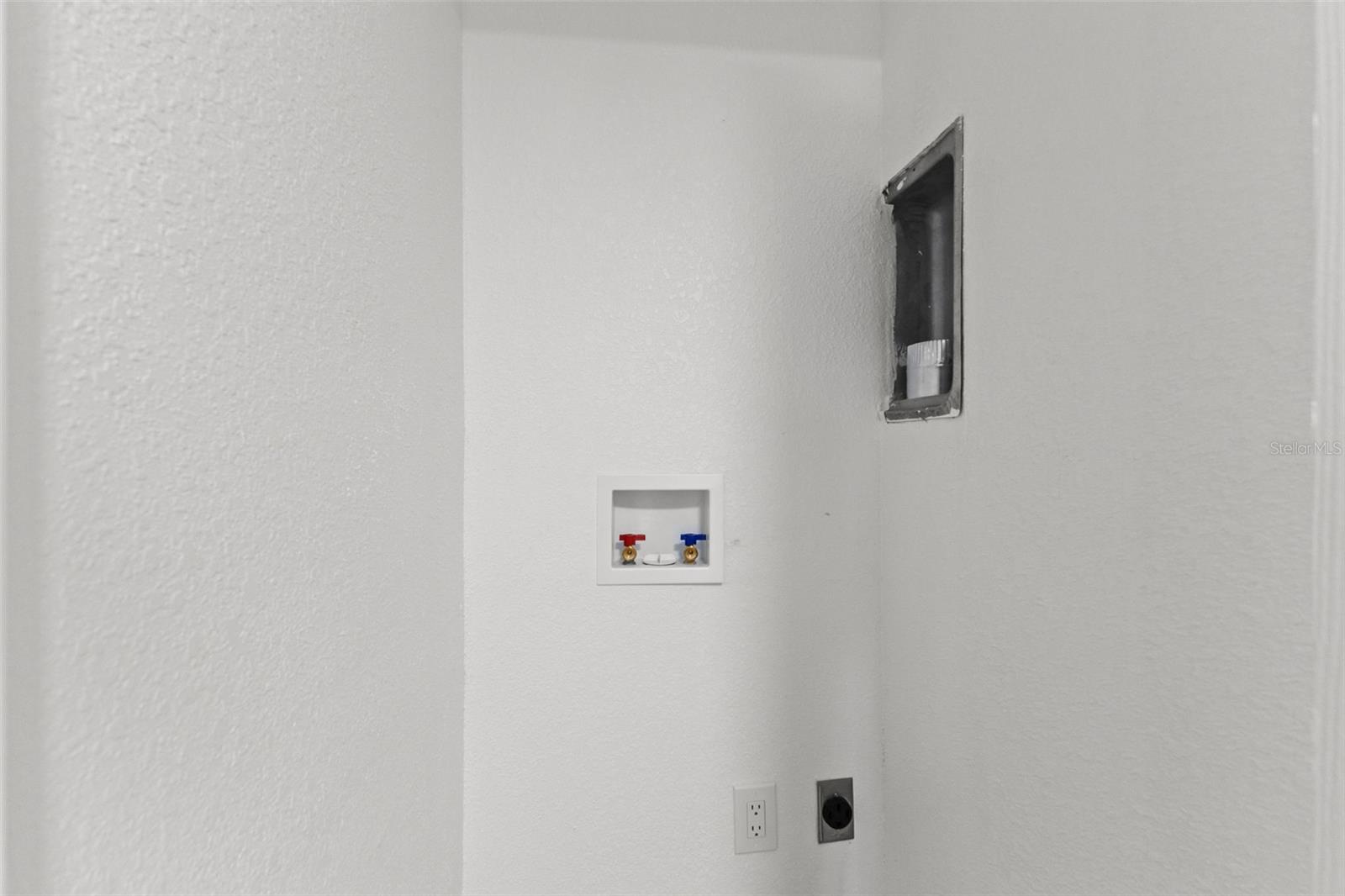 Image 28 of 35 For 2008 Oakwood Avenue