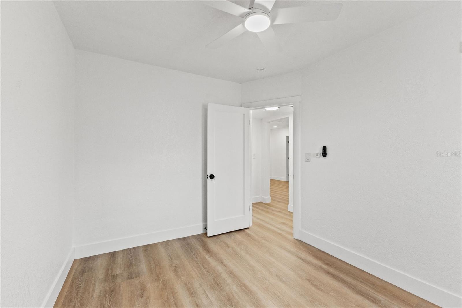 Image 5 of 35 For 2008 Oakwood Avenue