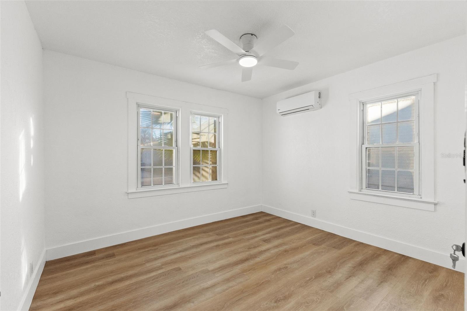 Image 8 of 35 For 2008 Oakwood Avenue