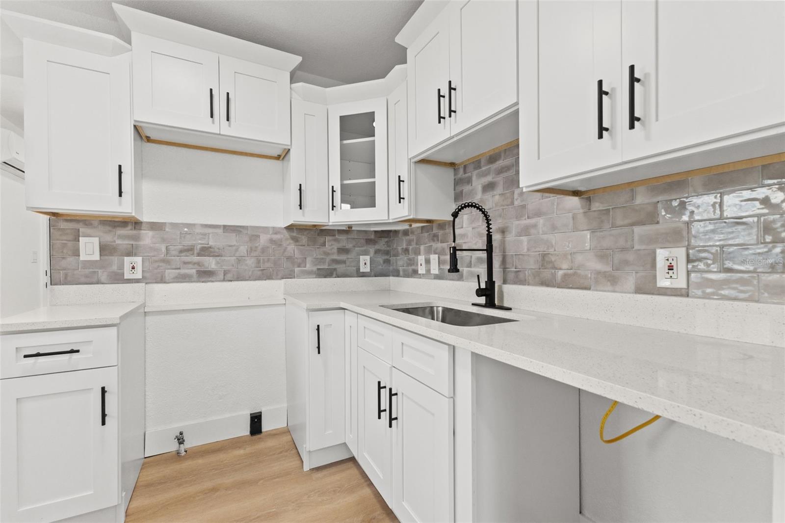 Image 9 of 35 For 2008 Oakwood Avenue