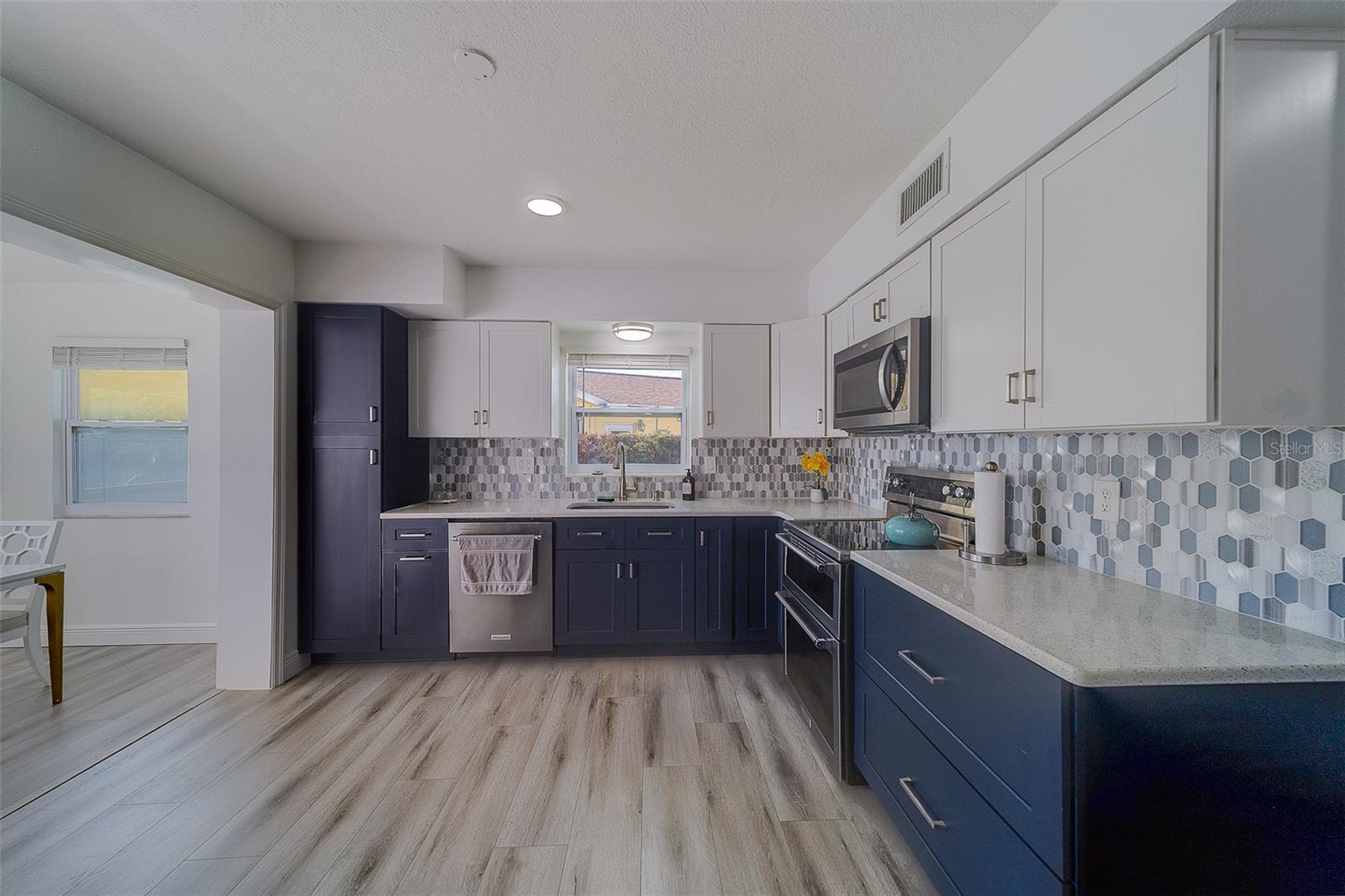 Image 13 of 39 For 2109 Bayshore Drive