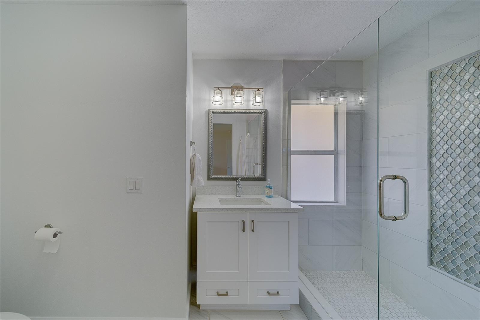 Image 20 of 39 For 2109 Bayshore Drive