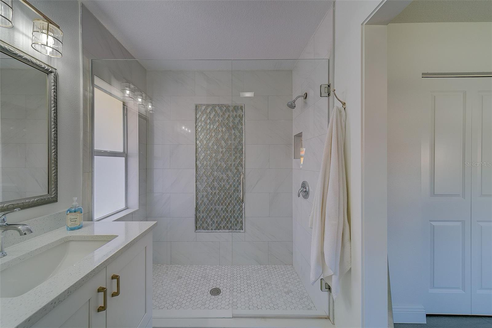 Image 21 of 39 For 2109 Bayshore Drive