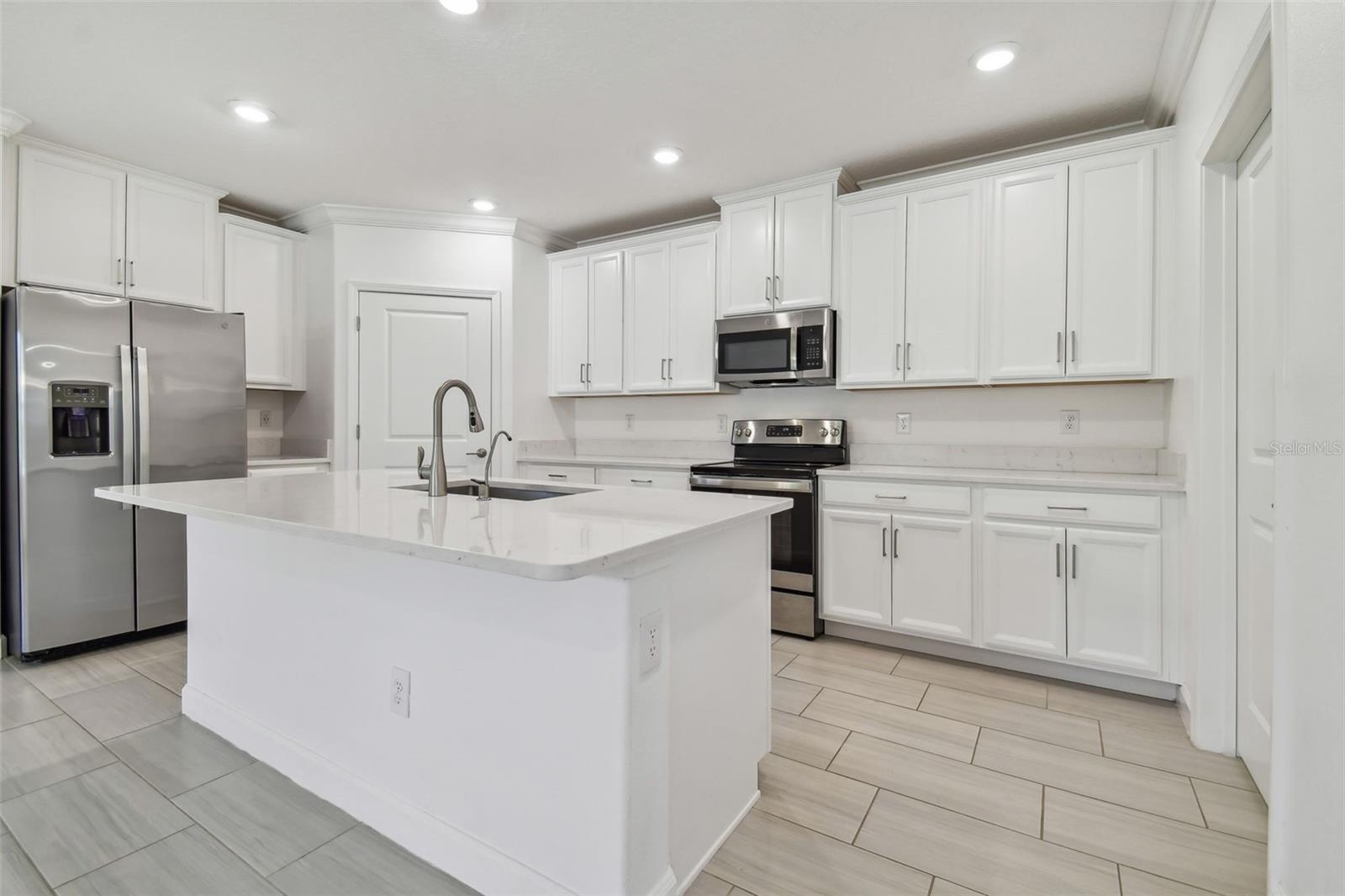 Image 14 of 54 For 16710 Shell Bay Drive