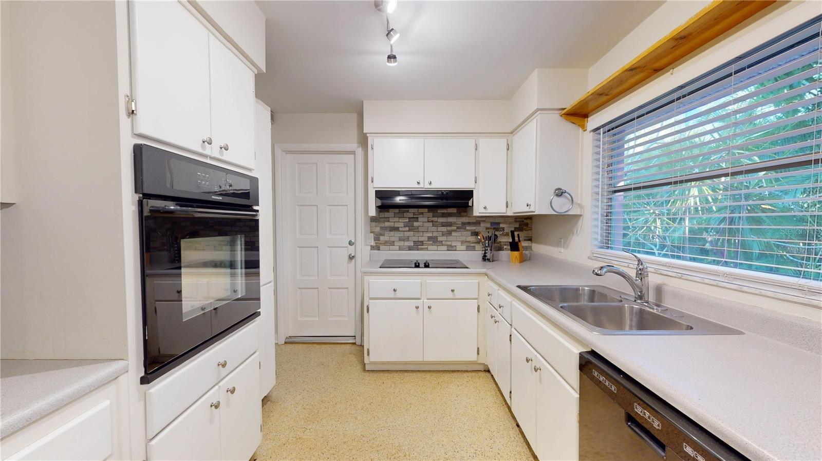 Image 21 of 48 For 1546 Belleair Road