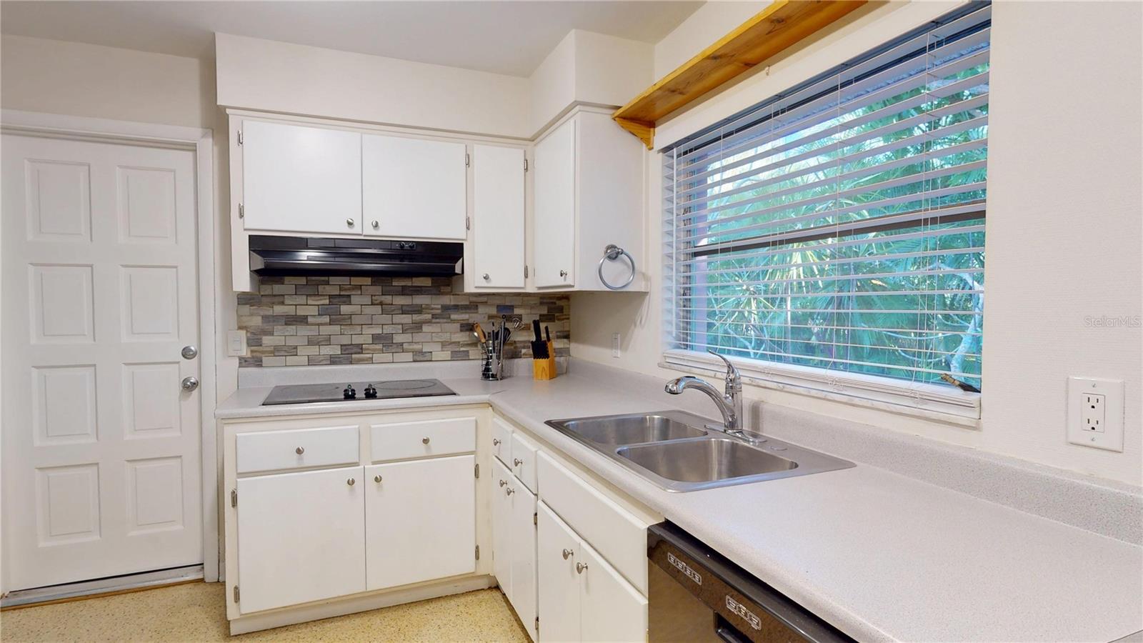 Image 22 of 48 For 1546 Belleair Road