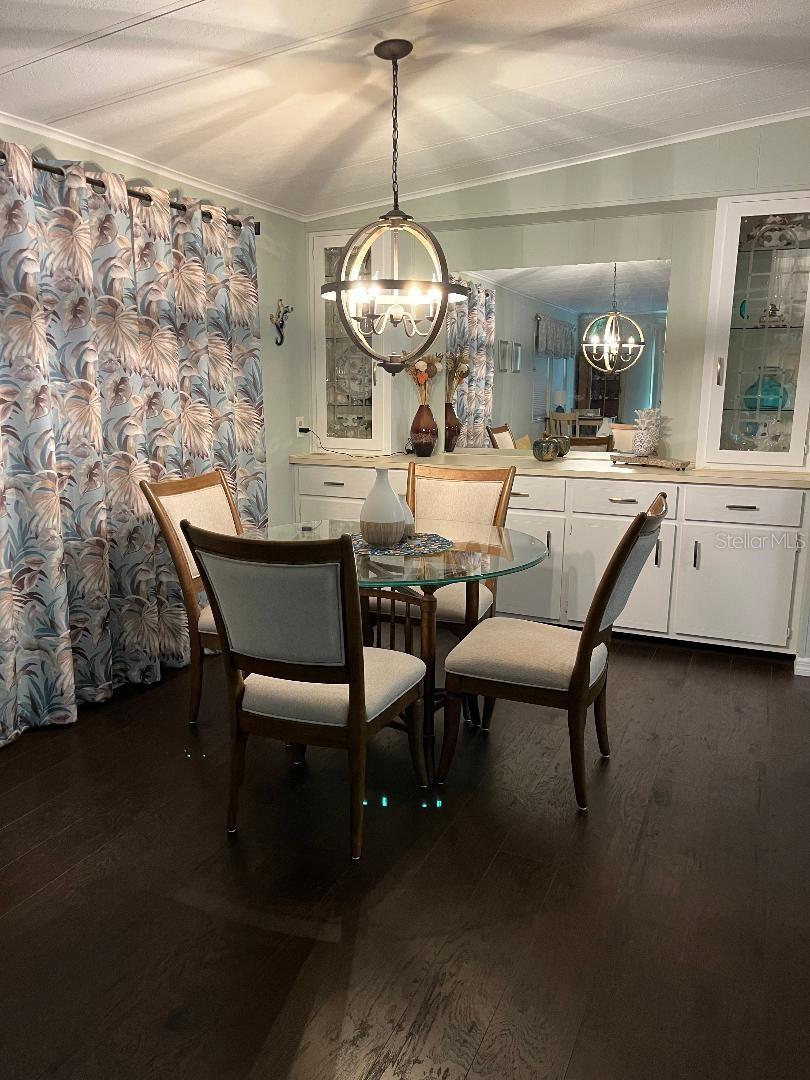 Image 11 of 31 For 172 Clubview Drive 5