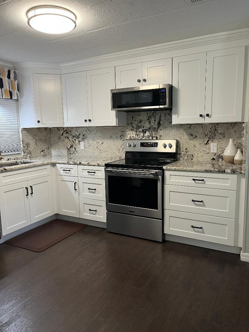 Image 5 of 31 For 172 Clubview Drive 5