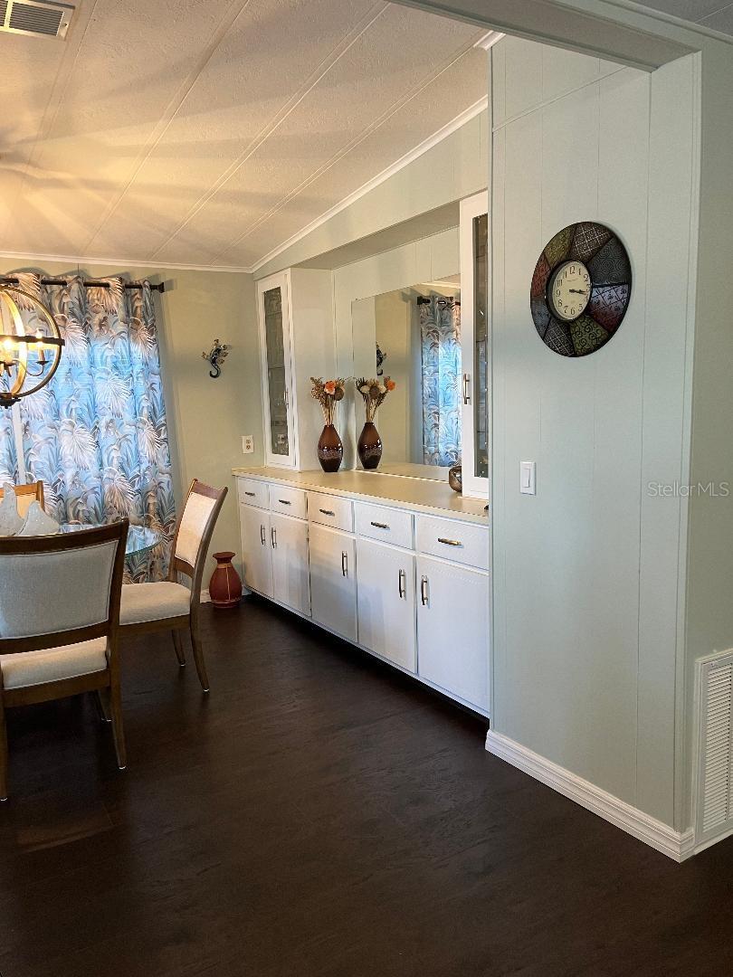 Image 7 of 31 For 172 Clubview Drive 5