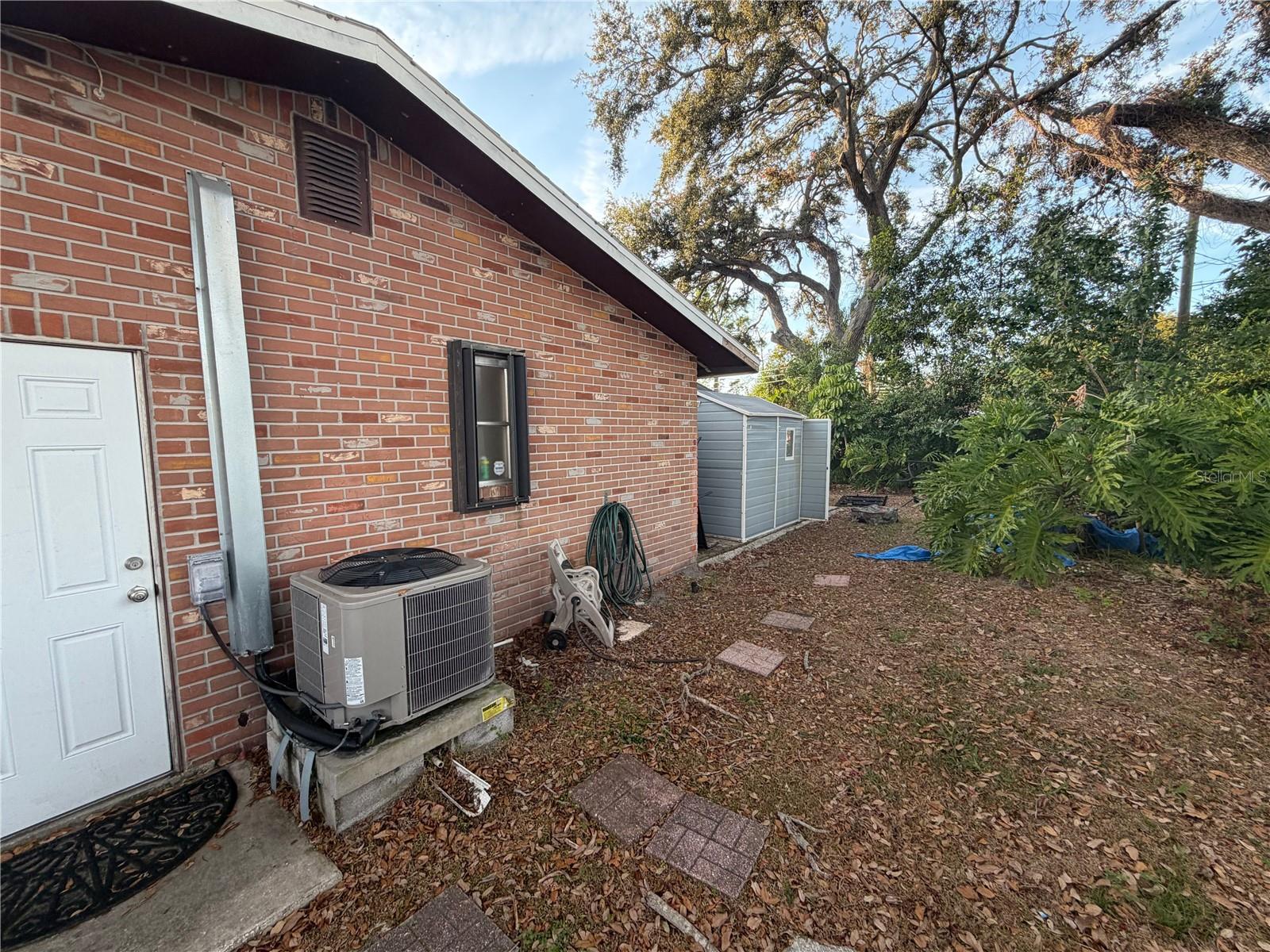 Image 28 of 43 For 2076 Butternut Circle W