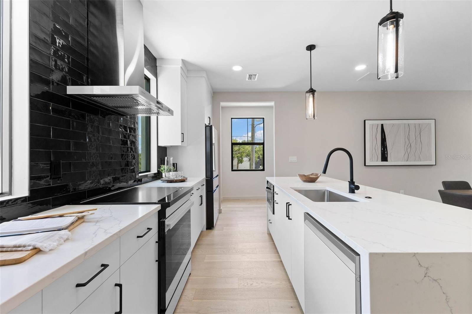 Image 5 of 36 For 2211 16th Street N