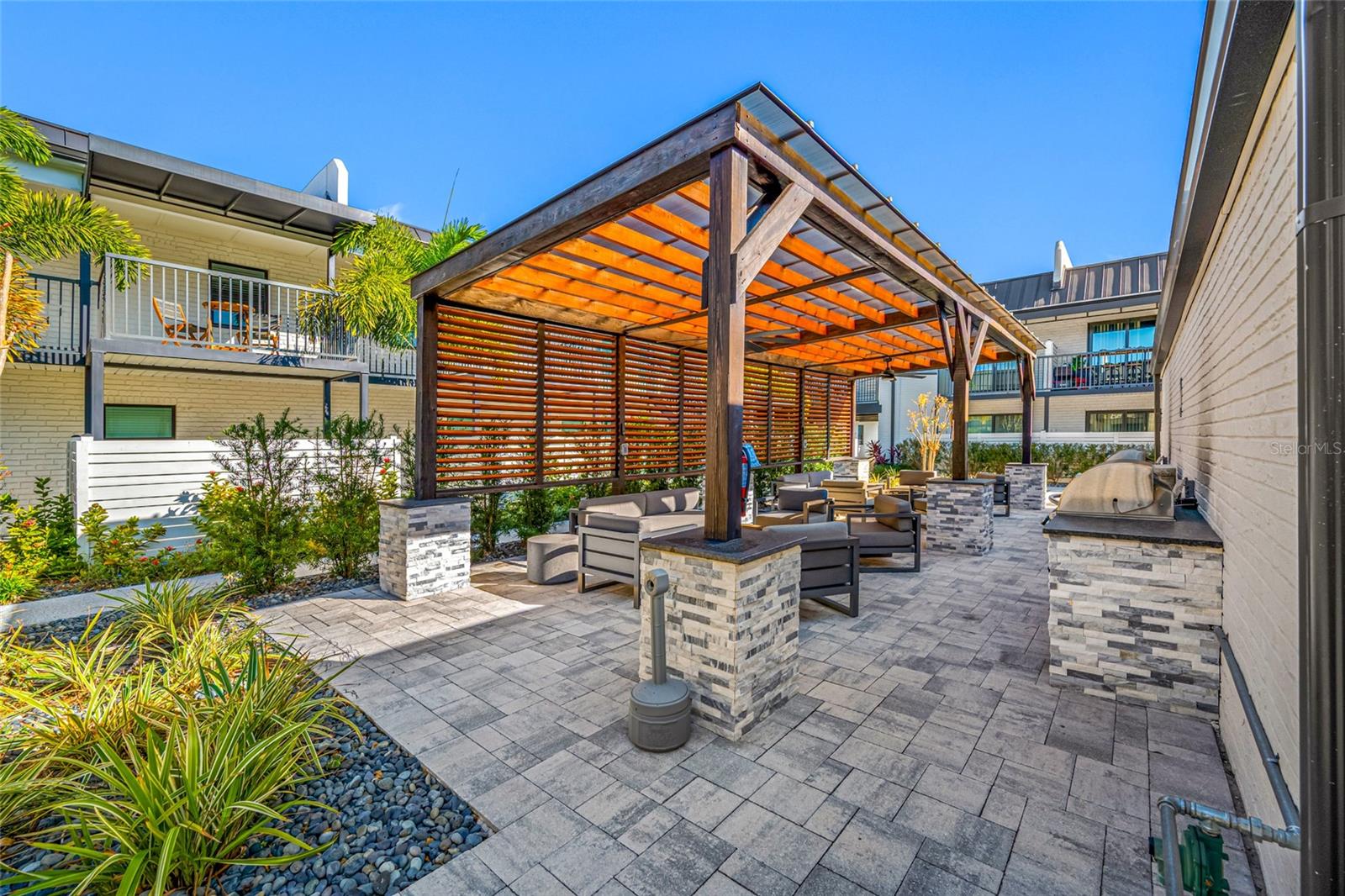 Image 4 of 12 For 3909 Cleveland Street