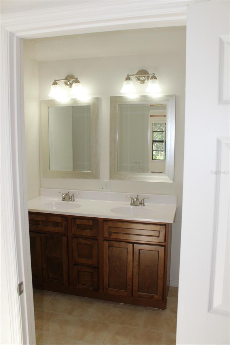 Image 8 of 10 For 220 Hickory Street