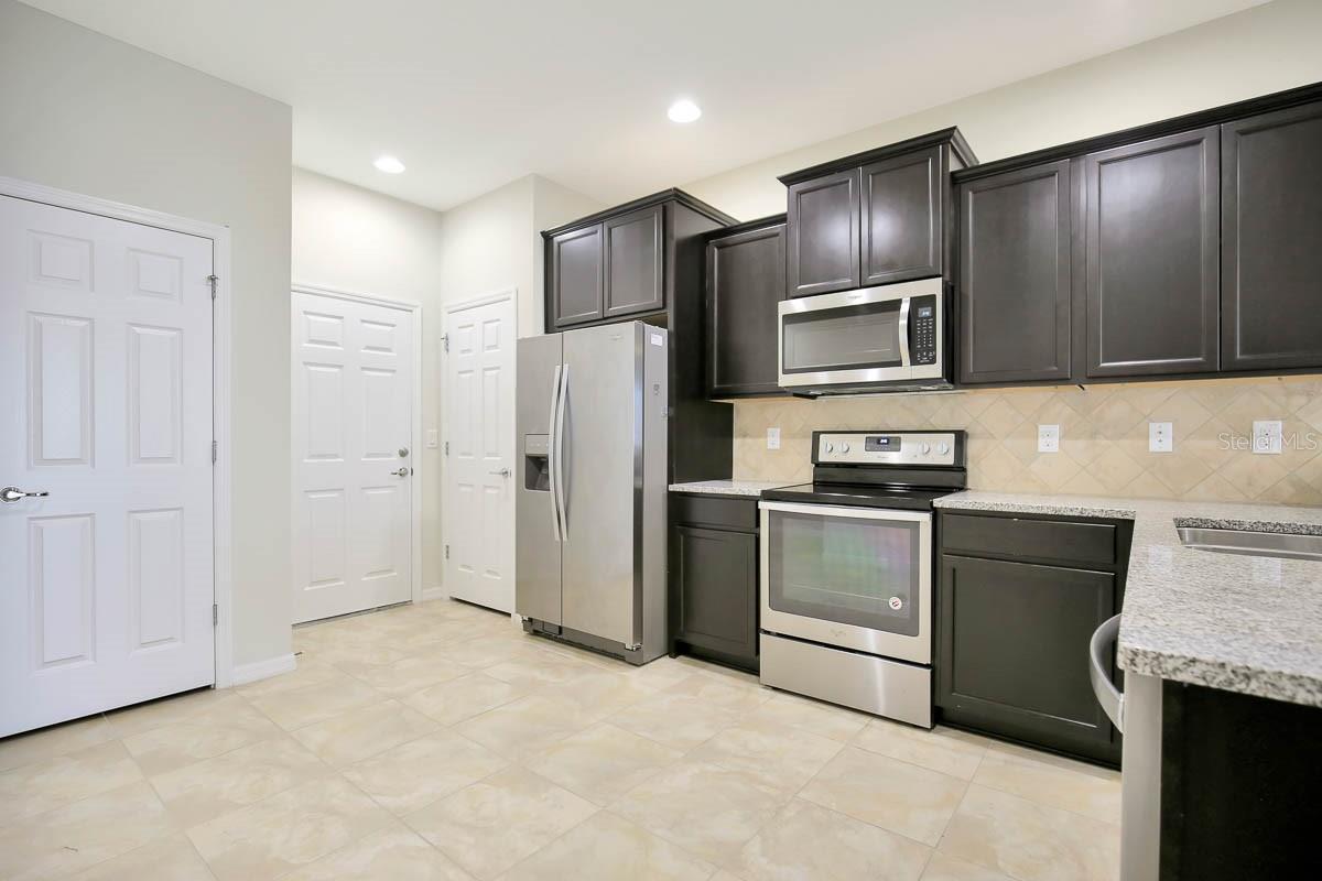 Image 5 of 27 For 9120 Hillcroft Drive