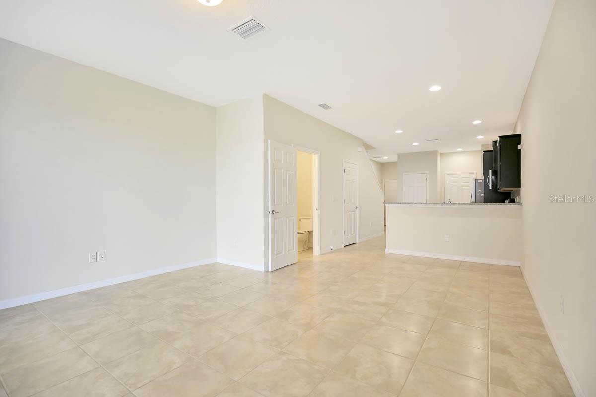 Image 6 of 27 For 9120 Hillcroft Drive