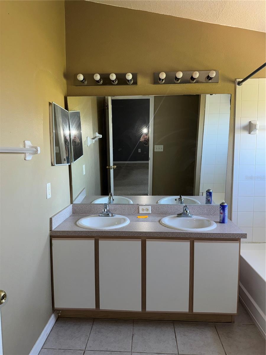 Image 14 of 26 For 6229 Olivedale Drive