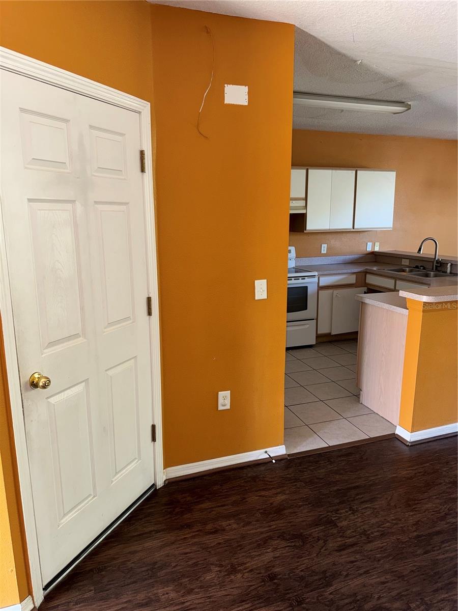 Image 4 of 26 For 6229 Olivedale Drive