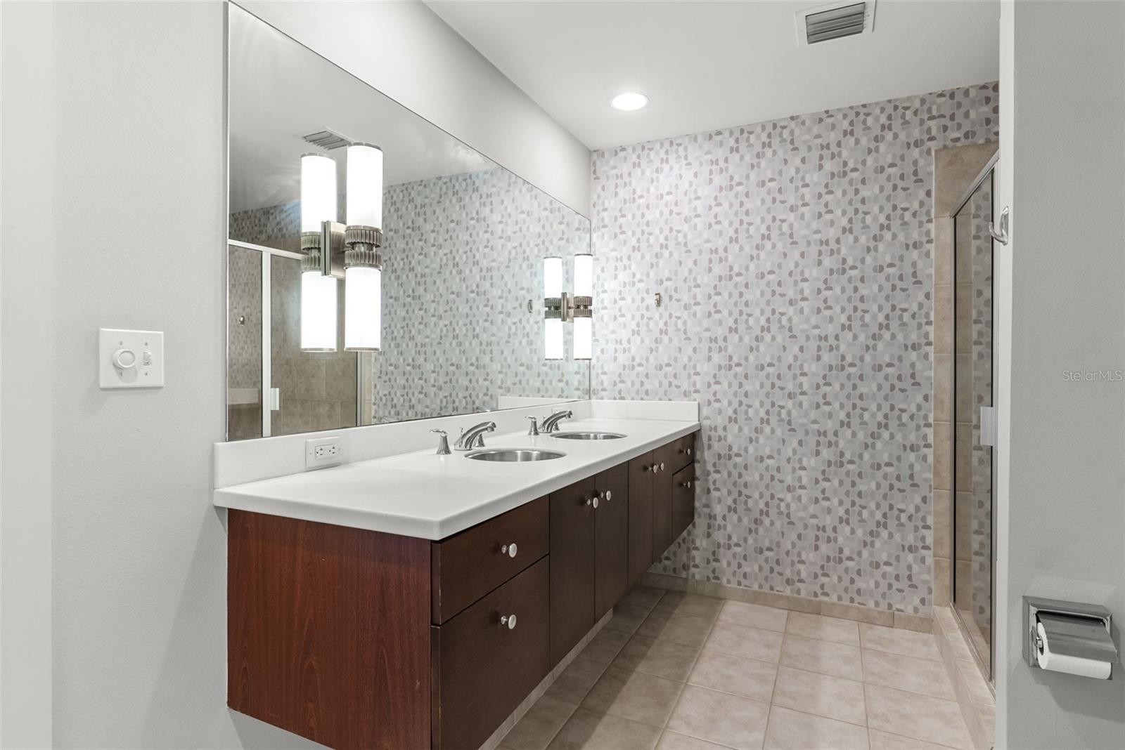 Image 14 of 30 For 1120 Kennedy Boulevard 1221