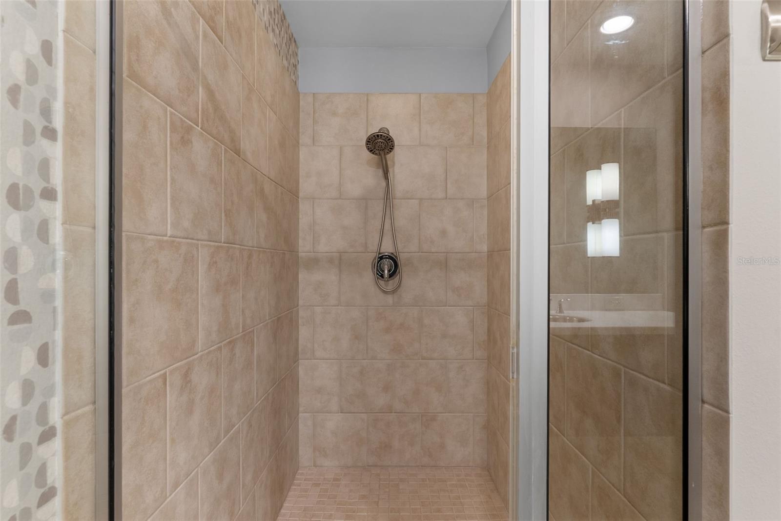 Image 15 of 30 For 1120 Kennedy Boulevard 1221