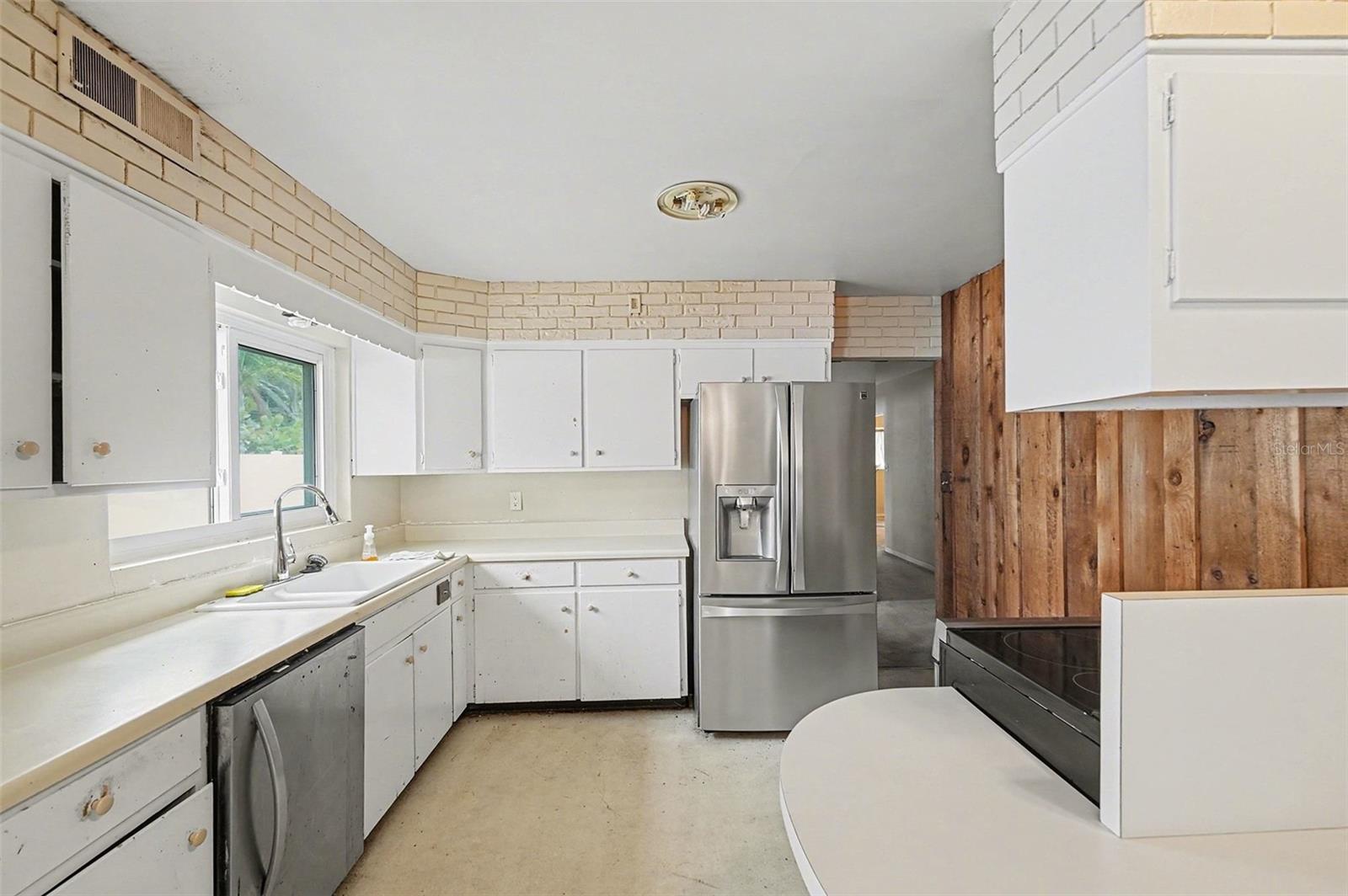 Image 11 of 30 For 213 Park Street N