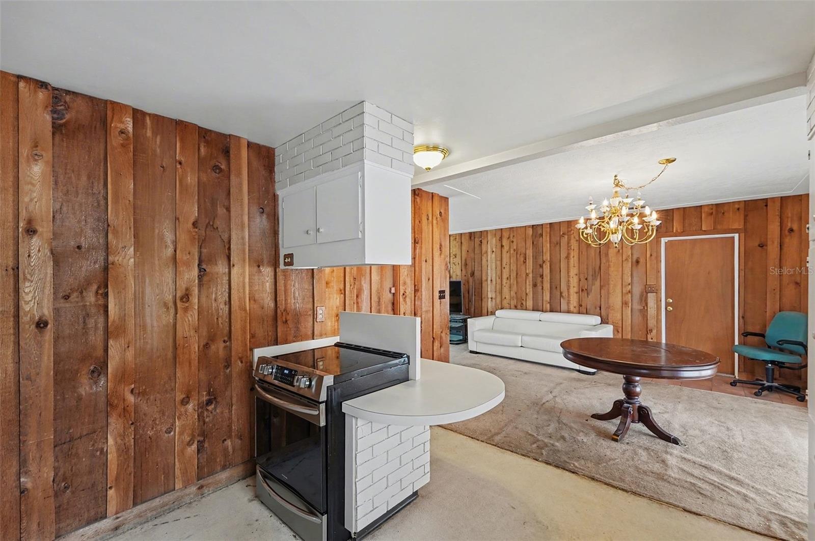 Image 14 of 30 For 213 Park Street N