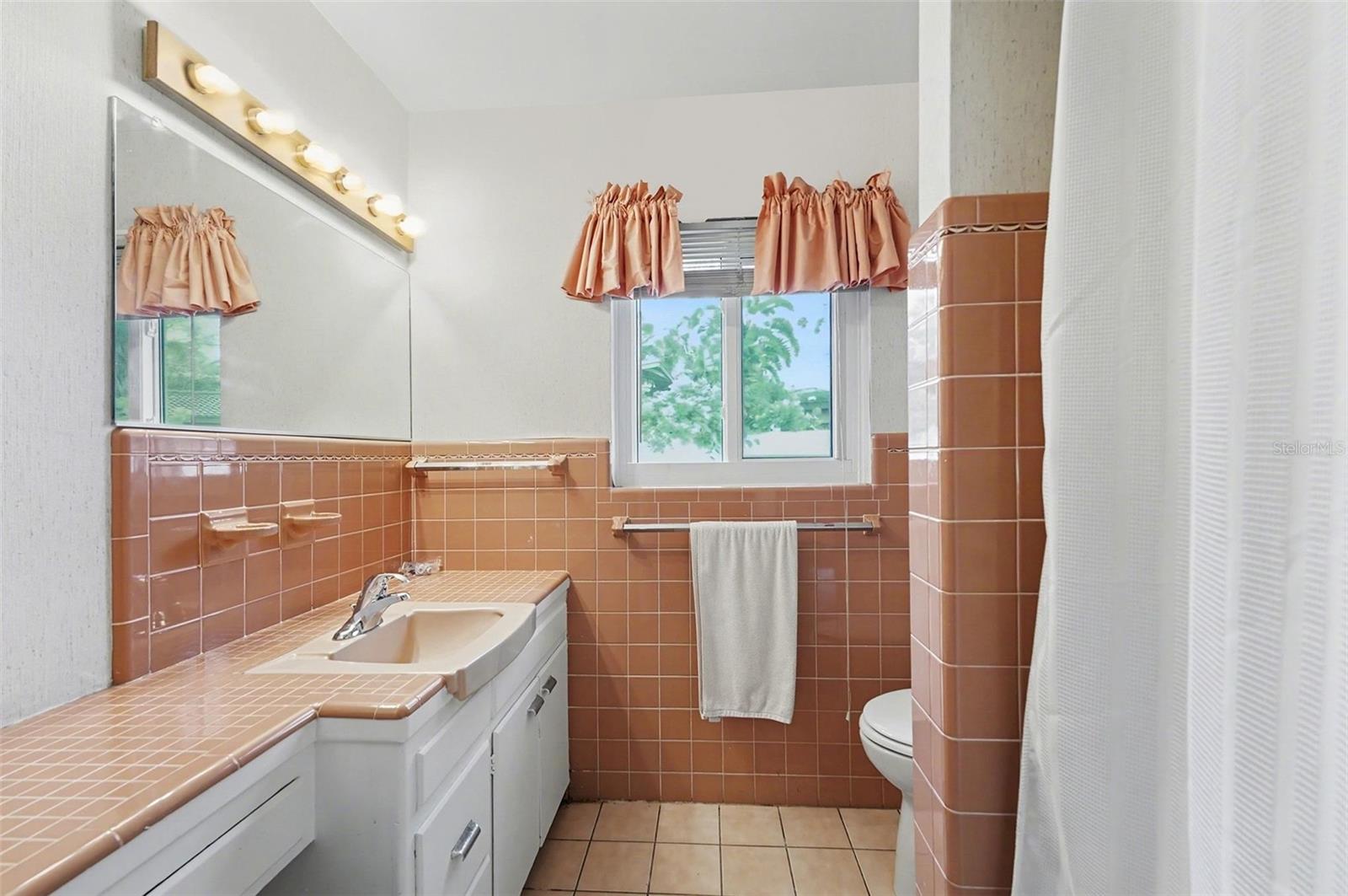 Image 20 of 30 For 213 Park Street N