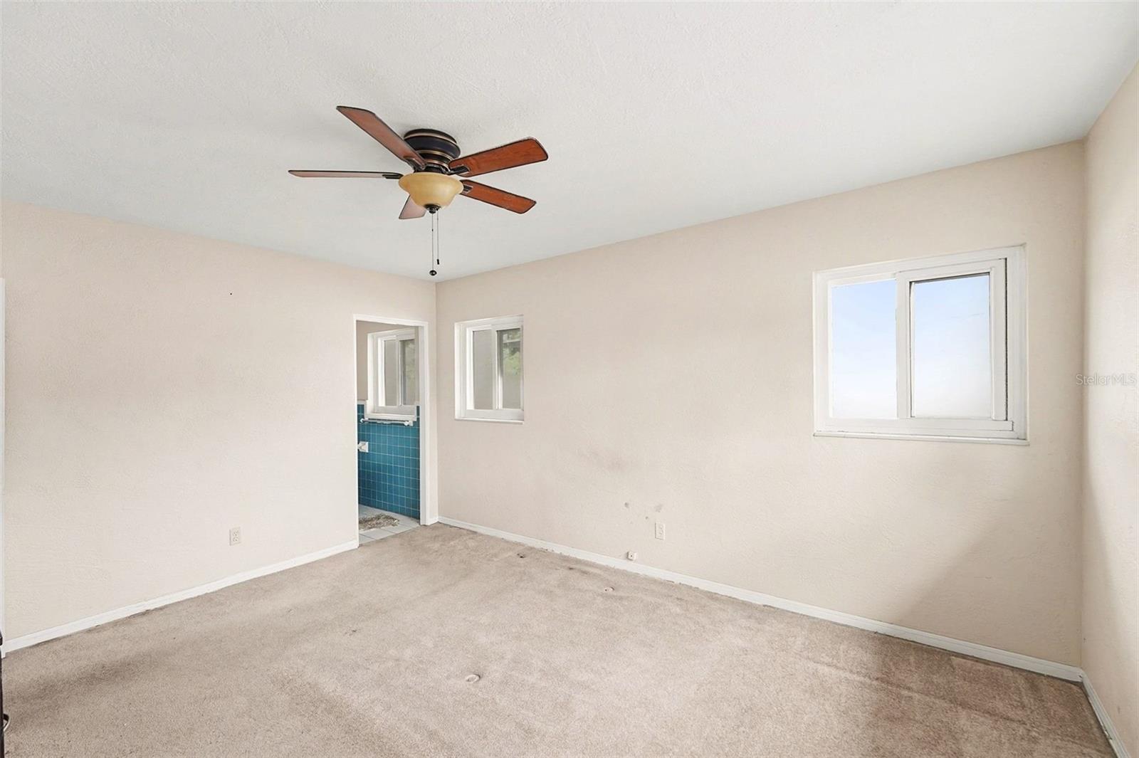 Image 22 of 30 For 213 Park Street N