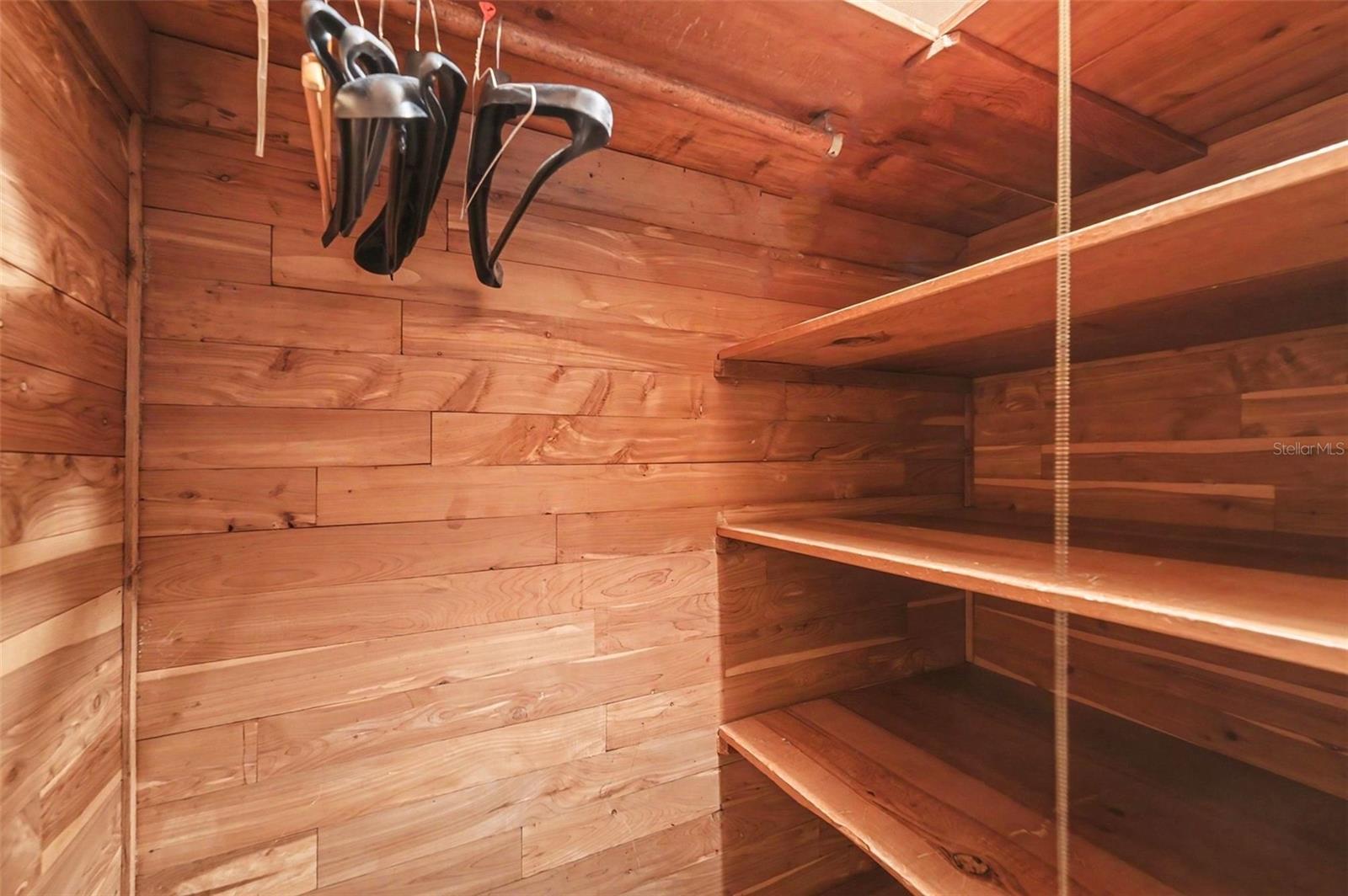 Image 24 of 30 For 213 Park Street N