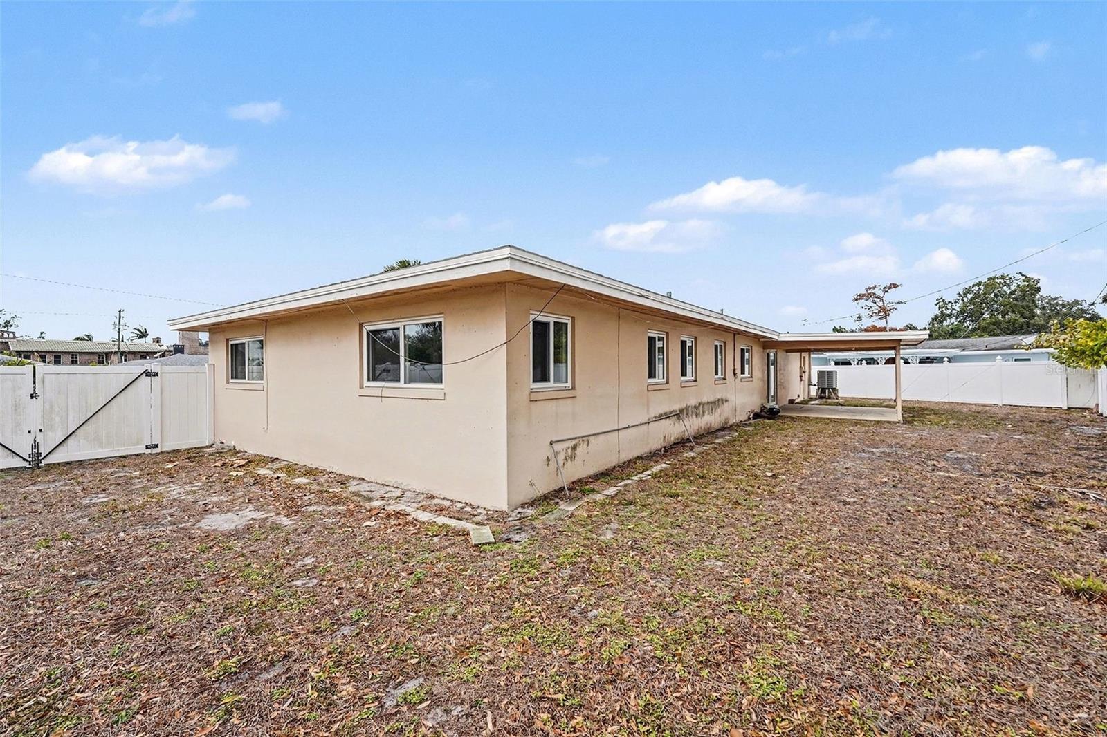 Image 28 of 30 For 213 Park Street N