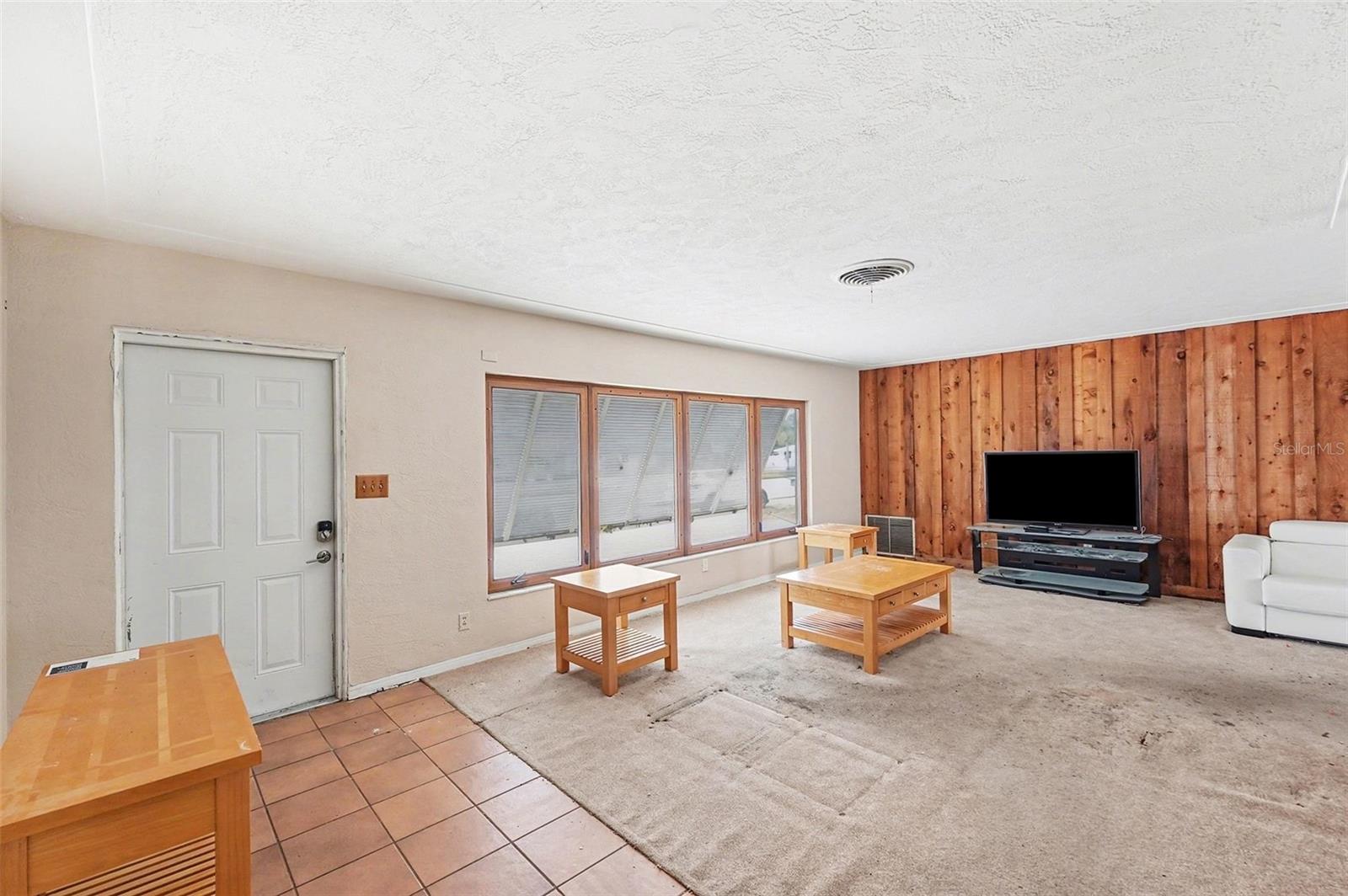 Image 5 of 30 For 213 Park Street N