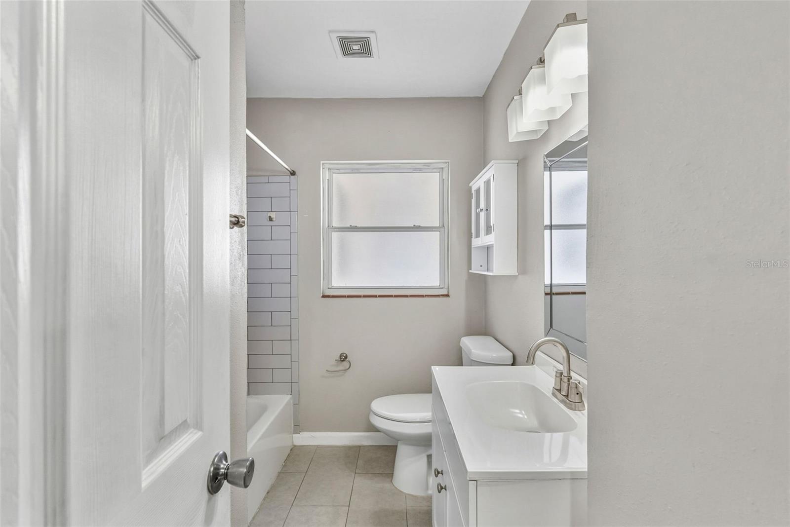 Image 13 of 29 For 6403 N Clark