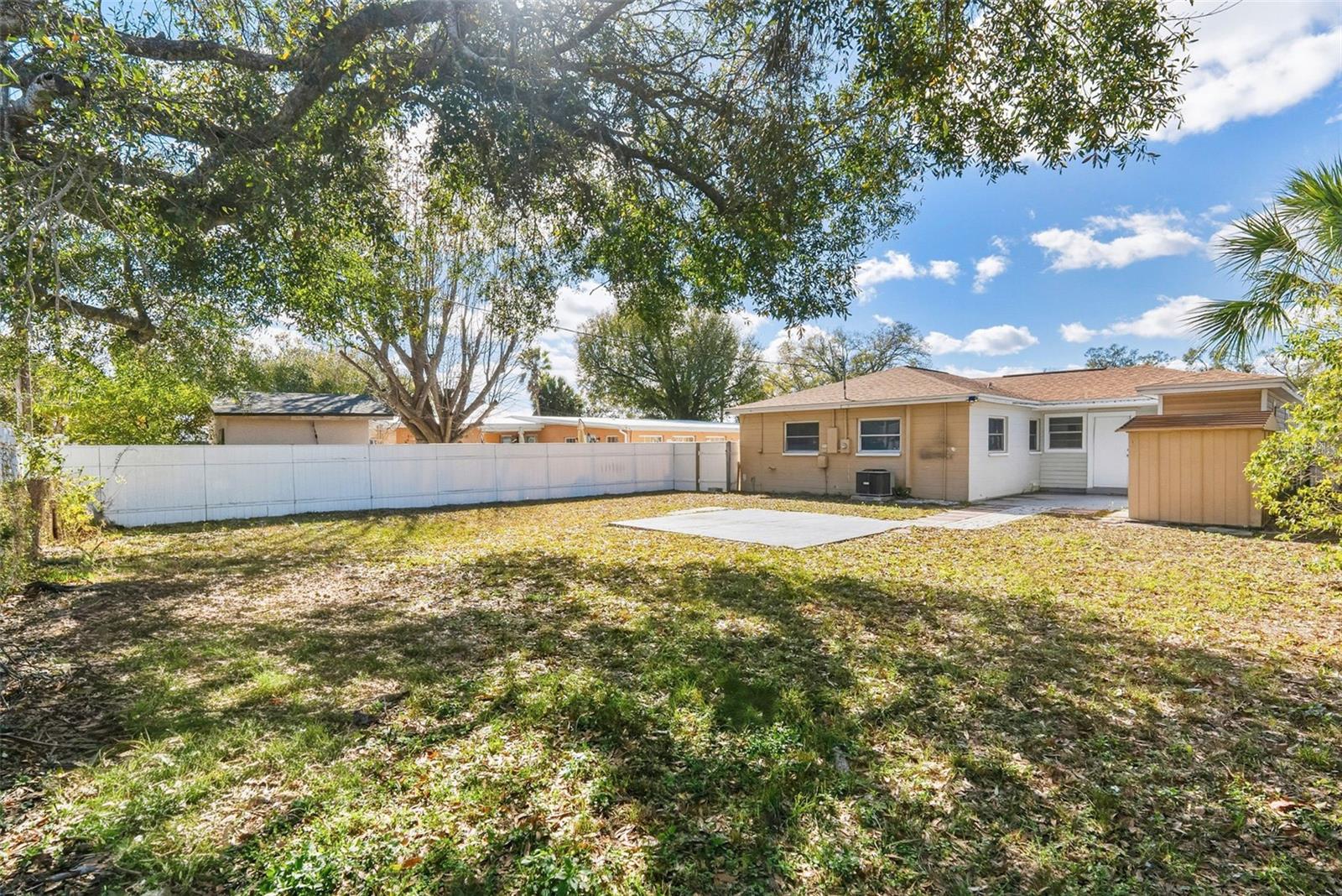 Image 22 of 29 For 6403 N Clark