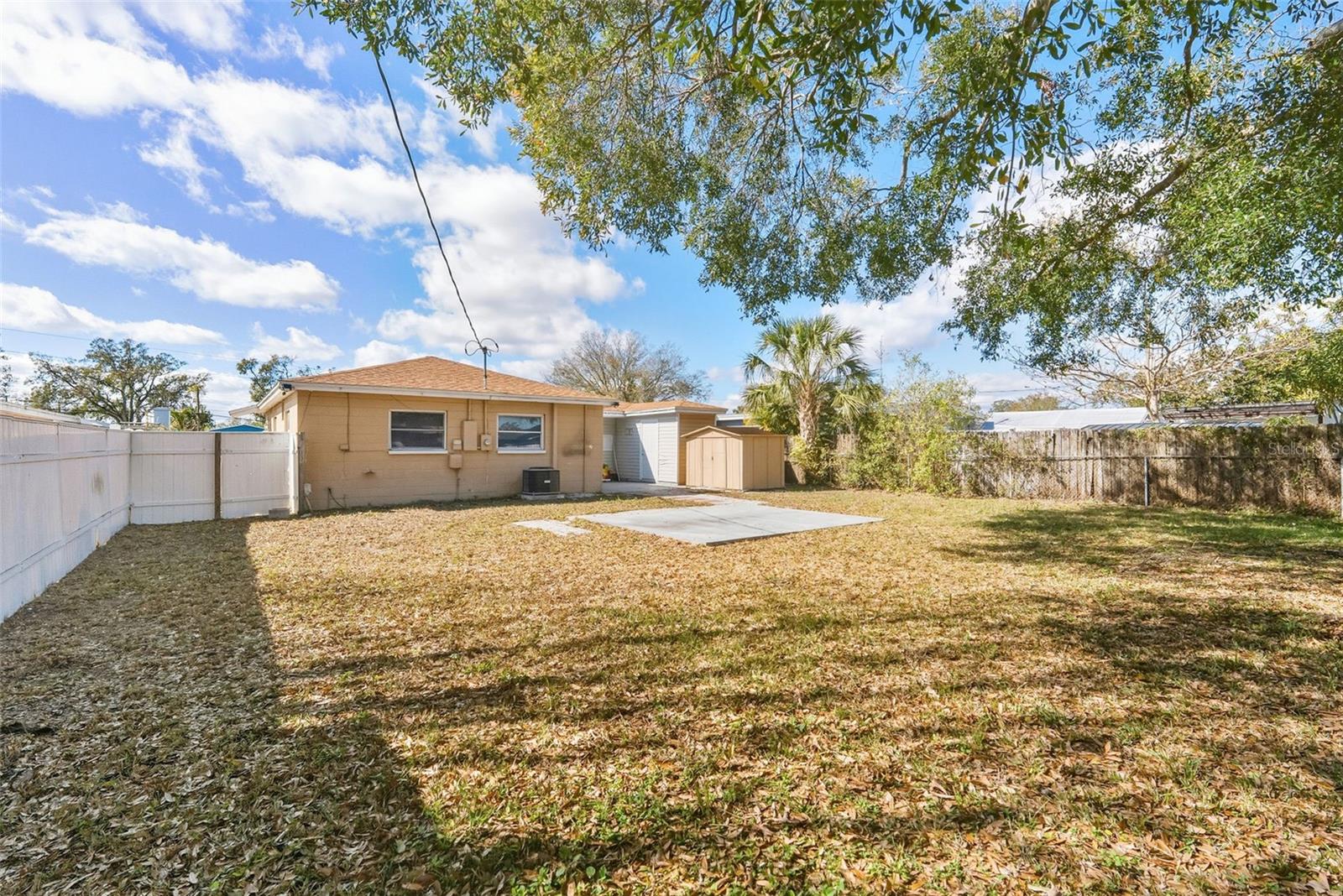 Image 23 of 29 For 6403 N Clark