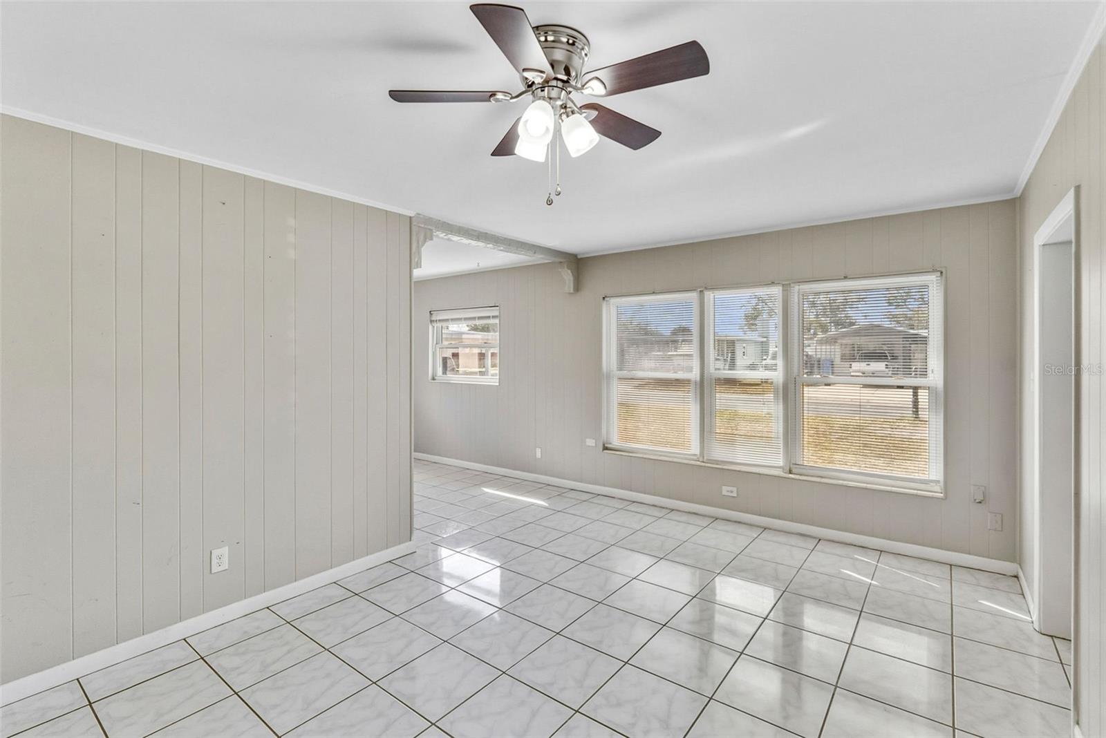 Image 6 of 29 For 6403 N Clark