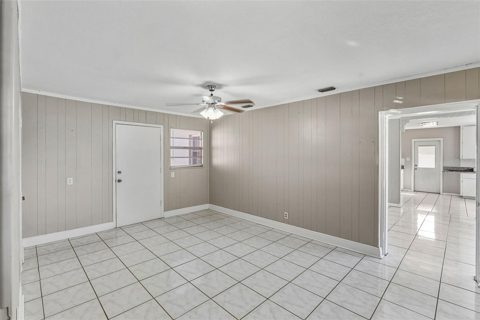 Image 7 of 29 For 6403 N Clark